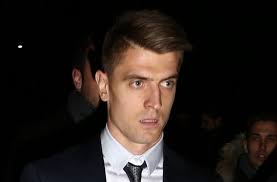 Polski reprezentant i zawodnik ac milan wystąpił w reklamie trzeciego sezonu hiszpańskiego serialu dom z papieru. Krzysztof Piatek Z Narzeczona Lansuje Sie Na Fashion Weeku W Mediolanie Po Wygranym Meczu Poszedl Na Pokaz Mody