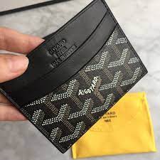 This wallet features 2 card slots and a larger slot for cash or more cards. Goyard Card Holder Black Goyard Wallet Goyard Goyard Bag