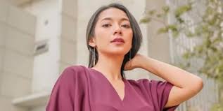 Inilah wajah tampak samping nadya yang sangat mirip dengan dinda. Sama Sama Bermain Di Ftv 3xtraordinary Intip 4 Potret Dinda Kirana Dan Kekasih Merdeka Com