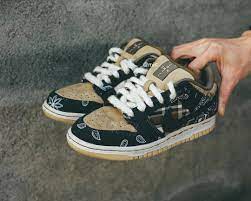 This is undoubtedly the sneaker you came for, in fact, it's a little hard to even talk about the other because nike's snkrs app can't handle the demand of a travis scott drop, these sneakers will only be released in select skate shops. Travis Scott X Nike Sb Dunk Low Cactus Jack Nike Sb Schuhe Nike Sb Dunks Nike Sb
