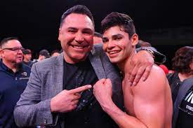 Oscar de la hoya (born february 4, 1973 in east los angeles, california)12 is a retired mexican american boxer. Garcia Vs Campbell De La Hoya Says Ryan Garcia Became A Man Tonight Bloody Elbow