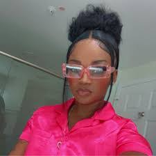 Stephanie Bellard's Instagram, Twitter & Facebook