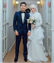 Selalunya perkara berubah dari pakaian lelaki ke wanita. 21 Baju Pengantin Lelaki Menarik Tema Warna Khas Untuk Raja Sehari