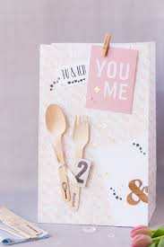 Beeinflusst die temperatur eines balls dessen sprungkraft? Esskultur Mit Momentstempeln Gutschein Verpacken Hochzeit Gutscheine Selbstgemachte Geschenke