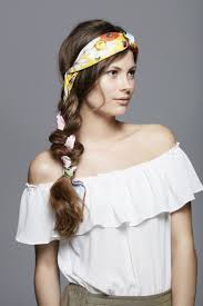 Die schönsten frisuren mit haarbändern! Strandfrisur Beachlook Dunkel Zopf Haartuch Haarschmuck