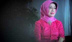 Menyelesaikan pendidikan s1 bidang ilmu pendidikan ekonomi di universitas negeri prof. Profil Sujiatmi Ibunda Presiden Jokowi Yang Wafat Usia 77 Tahun Geriatri Id
