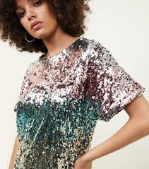 Maybe you would like to learn more about one of these? Mehrfarbiges T Shirt Kleid Mit Pailletten Und Streifen New Look