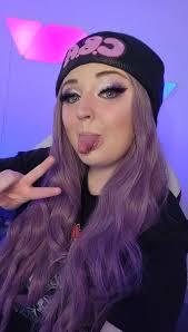 Laid-back Twitch gaming stream with Jxnvna