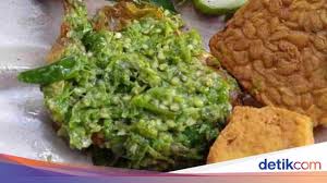 Sambil trs diaduk agar santan tdk pecah. 5 Ayam Penyet Sambal Ijo Yang Mantul Ini Jadi Buruan Di Jakarta