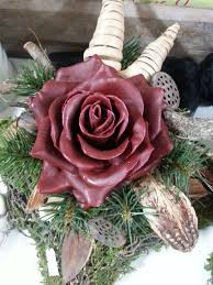 Allerheiligen Grabgesteck Mit Wachsrose Wachsende Rosen Wachsende Blumen Wachsrosen
