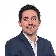 Brett Wakefield's Instagram, Twitter & Facebook