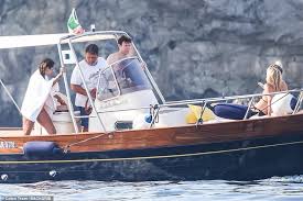 Considering the lavish arrangement and the appearance of his british bride, their wedding was dubbed 'america's royal wedding' by the guests. X7wmxhfvu8ii5m