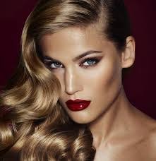 Stephanie Vang's Instagram, Twitter & Facebook