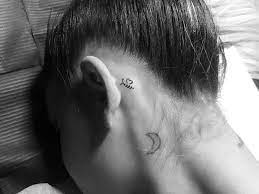 She got some more ink in 2014 when she added a tattoo on the back of her neck. A Complete Guide To Ariana Grande S 55 Known Tattoos
