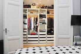 Hinter zwei türen verbergen sich vier fächer, eine hutablage und eine kleiderstange. Ordnung Im Kleiderschrank Hilfreiche Tipps Und Ideen Solebich De