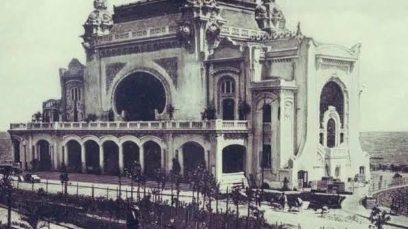 Cum era descris Cazinoul din Constanţa în presa vremii: „o monstruozitate“, „o matahală împopoţonată cu tot felul de zorzoane“
