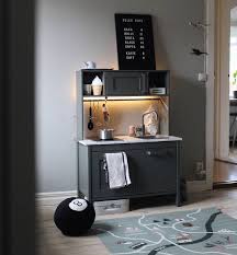 Ikea Keukentje Pimpen Bekijk Leuke Ideeen En Inspirerende Hack Voorbeelden Van Het Populaire Duktig Speelkeukentje Van Ikea Ikea Keukentje Diy Speelkeuken