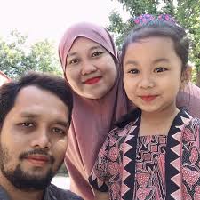 Beredar Foto Lesbian TKW Asal Ponorogo Yang Memamerkan Fotonya di Facebook  Kalau dulu sempat beredar Foto Pernikahan Lesbian asal Indonesia di  Hongkong, kini muncul kembali dan tersebar foto-foto pasangan lesbian warga  Ponorogo