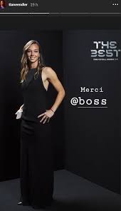 Nació en chile, pero vivió casi toda su vida en usa, la mama es chulena y el papa yanki ahora juega por la seleccion y trabaja de modelo en usa. Tiane Endler Se Lucio Con Elegante Vestido De Hugo Boss En Los Premios The Best M360 Cl