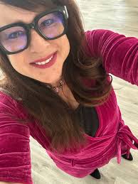 Hello there! 👋 I'm a 30-year-old MBA student at Pepperdine University,  living a vibrant life in Los Angeles. Culturally Jewish with roots in  Odessa, Ukraine, I'm fluent in Russian and treasure the