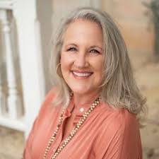 Heather Dickens's Instagram, Twitter & Facebook