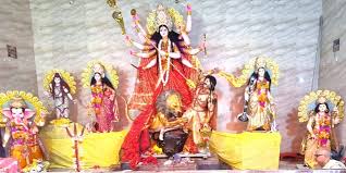 माता का पट खुलते ही माता के दर्शन एवं पूजा अर्चना के लिए श्रद्धालुओं का  उमड़ी