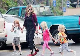 Julia roberts all three children phinnaeus, hazel, henry daniel moder. Julia Roberts Prefers Kids Over Her Career Hollywood News India Tv