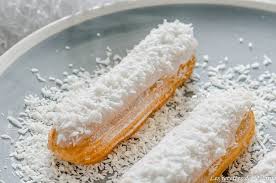 Eclairs A La Noix De Coco Dessert De Noel Recette En 2020 Dessert Noix De Coco Noix De Coco Eclairs Recette