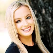 Sheena Hebert's Instagram, Twitter & Facebook