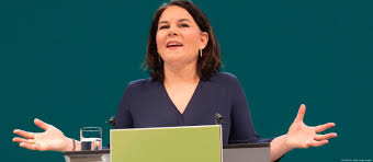 Online trolls direct sexist hatred at Annalena Baerbock – DW – 05102021