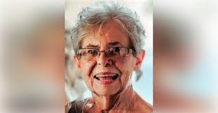 Alice Somers's Instagram, Twitter & Facebook