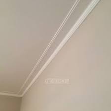 I pannelli e le decorazioni sono una un soffitto con delle cornici in gesso: Prezzo Cornici In Gesso Milano