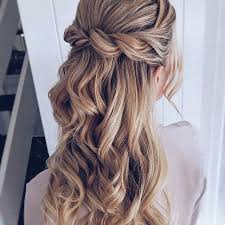 34 Beautiful Updos Half Open Updos Half Open Will Never Go Out Of Style This Is One Of The Most Popular Hairstyles In 2020 Hochsteckfrisur Frisur Braut Brautfrisur