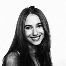 tyra-lee (@tyralee.m)