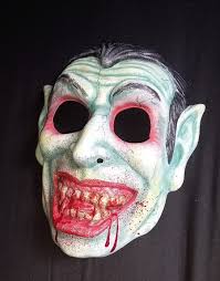 Masque Dracula repeint sur mesure