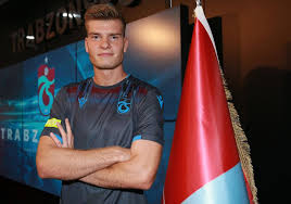 Bordo mavili formayla 49 karşılaşmaya çıkan norveçli futbolcu, süper lig, türkiye kupası. Super Lig International Alexander Sorloth Schiesst In Seinem Zweiten Spiel Das Zweite Tor Fur Trabzonspor Wie Viele Tore Traut Ihr Dem Norweger In Dieser Saison Zu Trabzonspor International Facebook