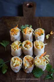 Juicy, well seasoned ingredients that are wrapped with a thin sheet of popiah skin! Homemade Popiah Medan Fresh Spring Rolls With Jicama