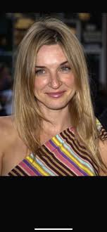 I don't think Hilary Swank is playing Adult Melissa : r/Yellowjackets