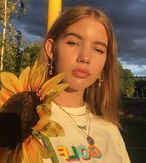 Aesthetic beige theme here for you! A E On Instagram What S Your Favourite Season Aesthetic Retro Vintage Aesthetic Girl Vintage Aesthetic 50s Indie Girl Aesthetic