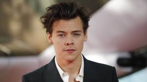 Harry styles doesn't change his hair very often, but here he is rocking a man bun. 45 Harry Styles Haircut Styles For Every Direction Menhairstylist Com