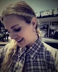 Violet bent backwards over the grass, https://lanadelrey.com/