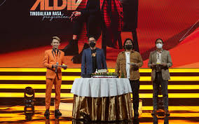 May 31, 2021 · tracklist itu juga menampilkan sejumlah besar produser dan penulis lagu yang luar biasa. Diproduseri Ferry Ardiansyah Penyanyi Aldiv Rilis Single Perdana Bertajuk Tinggalkan Rasa