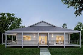 Modern Queenslander Style Homes In 2020 Queenslander House Facade House House Exterior