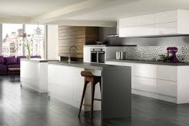 High gloss kitchen cabinets will certainly create a clean modern look and add a touch of luxury to your home. Modern White Kitchen Design Ideas And Inspiration Dark Cabinets Farmhouse Country Ideas White Modern Kitchen White Gloss Kitchen White Contemporary Kitchen