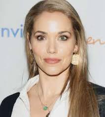 5′ 10″ height in meters: Elizabeth Berkley Birthday Real Name Age Weight Height Family Dress Size Contact Details Spouse Husband Bio More Notednames