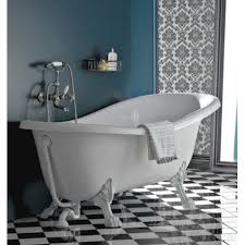 Le forme arrotondate, per esempio, tipiche maggiormente delle vasche da bagno vintage e delle vasche da bagno retro offrono il massimo relax grazie al loro schienale ergonomico che si adatta perfettamente alla schiena permettendo di posizionare le gambe più in alto del corpo e aumentando quindi la sensazione di benessere. Vasca Centro Stanza Retro Sbordoni
