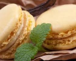 Recette De Macarons A La Vanille Et Sirop D Erable Recette Recette Macaron Recettes De Cuisine Macaron