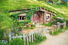 Many are surrounded by lush parkland, making them perfect picnic spots. 15 Best New Zealand Tours The Crazy Tourist