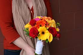 Wedding bouquets with daisies and roses together are lovely and romantic, especially in posy, nosegay, or other circular shapes. Calla Lily Bouquet Hand Tied Wedding Bouquet Gerbera Daisy Bouquet Fall Color Wedding Bouquets Bridal Bouquet Minneapolis Gerbera Daisy Fall Colors Hand Tied Bouquet Fun Bouquet Calla Lily Daisies Luna Vinca