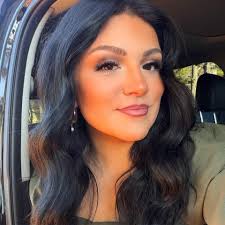 what's this giving???? HES